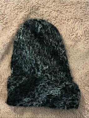 Men’s Black and Gray Fuzzy Knit Beanie